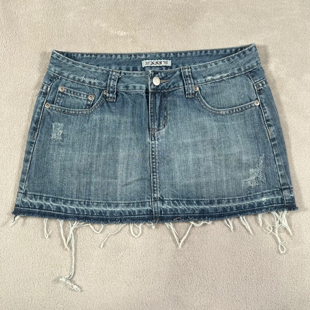 Vintage Y2K Denim Mini Skirt Women's Size Medium Blue Wash Distressed Frayed Hem
